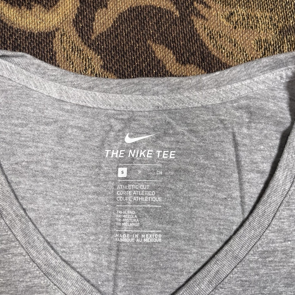 Nike Chicago Red Stars Soccer NWSL women's v-neck Gray t-shirt Size Small New A - Picture 3 of 8